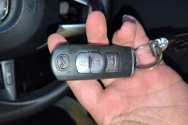 Used Mazda Mazda 3 Axela 2016 Sedan 1.5L Automatic Comfort Model
