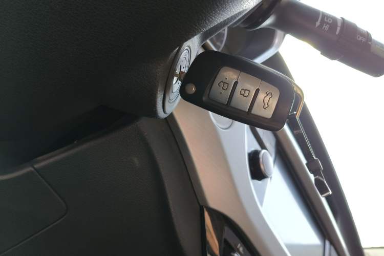 Used Geely Auto Vision X3 2019 Upgraded Model 1.5L Manual Luxury Version
