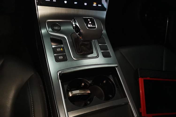 Used Hongqi H5 2022 Classic Model Facelift 1.8T Automatic Smart Connect Flagship Edition
