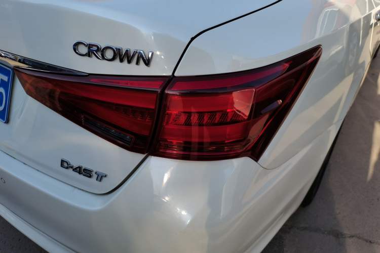 Used Toyota Crown 2015 2.0T Fashion Edition
