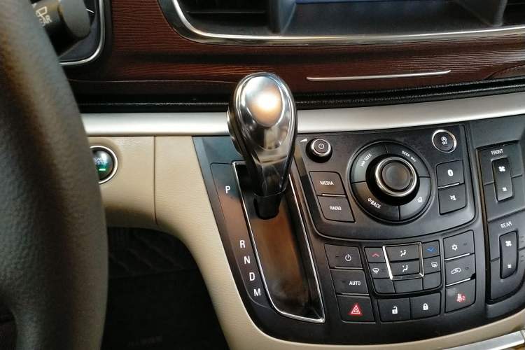 Used Buick GL8 2018 28T Comfort Model China VI Standard