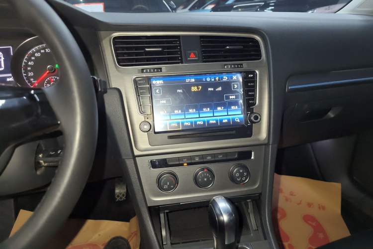 Used Volkswagen Golf 2016 230TSI Automatic Comfort Version
