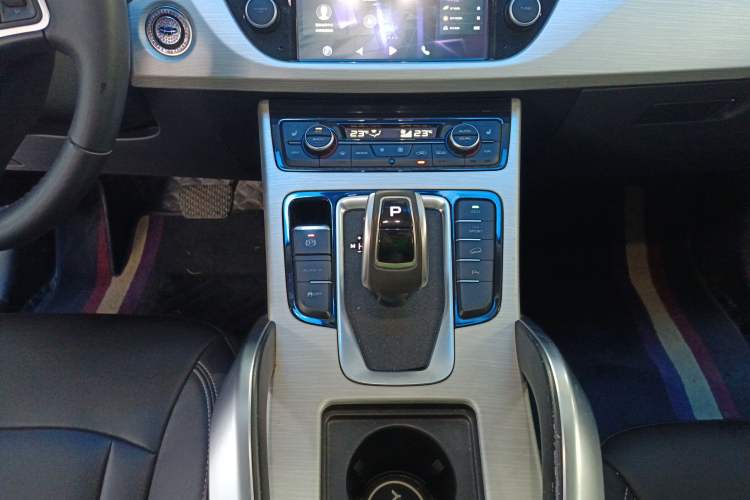 Used Geely Auto Emgrand X7 Sport 2020 1.8TD DCT Two-Wheel Drive Smart Connect 4G-Enabled Version
