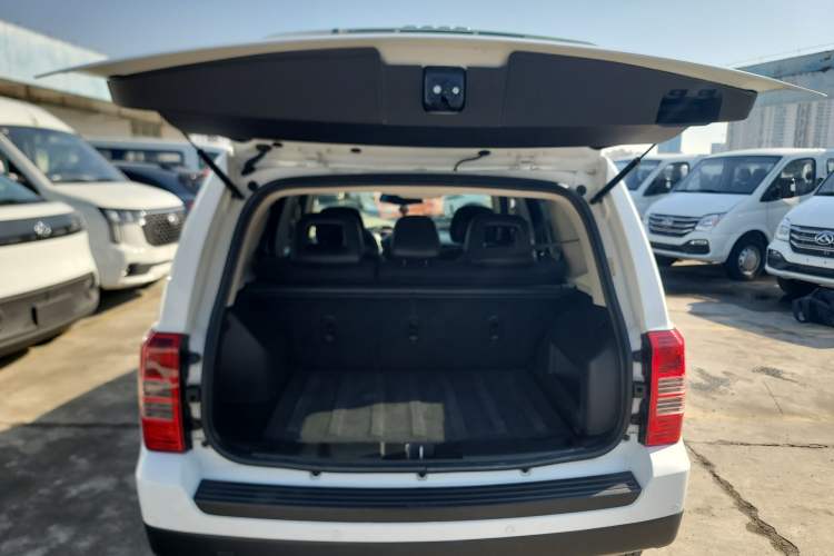 Used  Patriot 2014 2.4L Sport Edition
