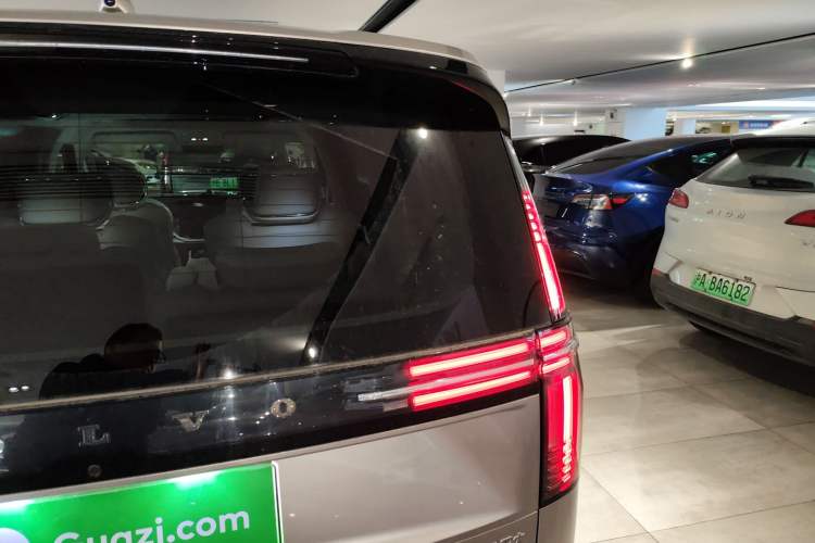 Used Volvo EM90 2025 Ultra Six-Seater