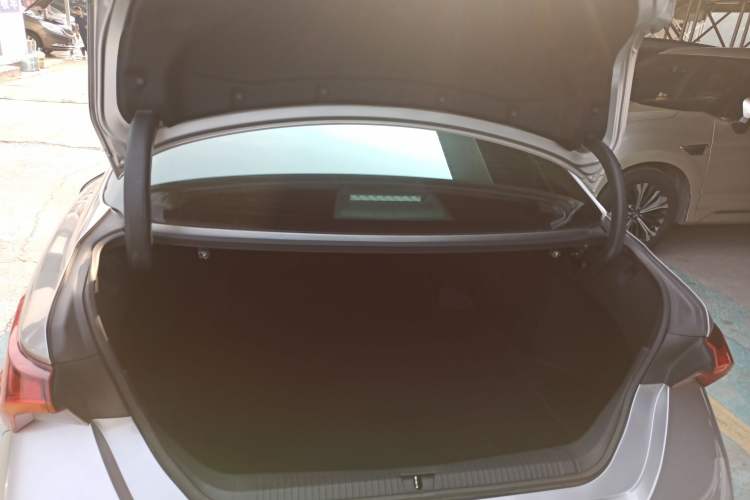 Used Toyota Avalon 2019 2.5L Touring Premium Version China VI Standard
