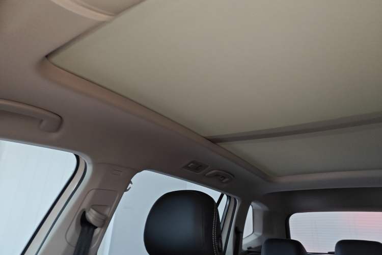 Used Volkswagen Tiguan L 2021 330TSI Automatic Two-Wheel Drive Smart Edition
