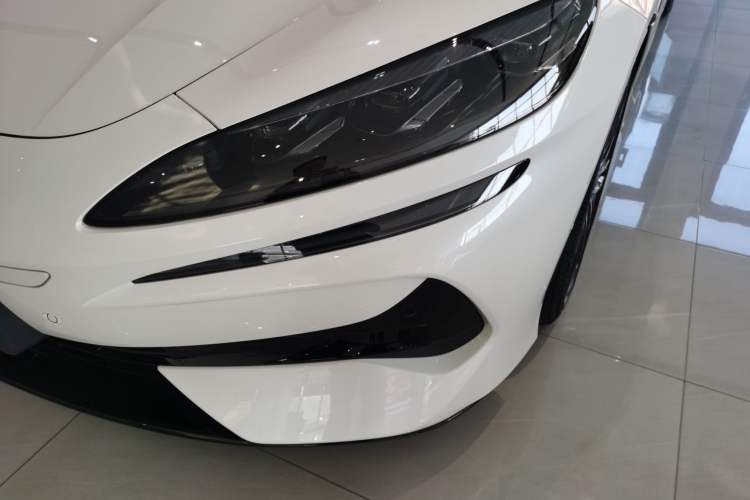 Used Denza Z9GT 2024 1100 Four-Wheel Drive Ultra Version
