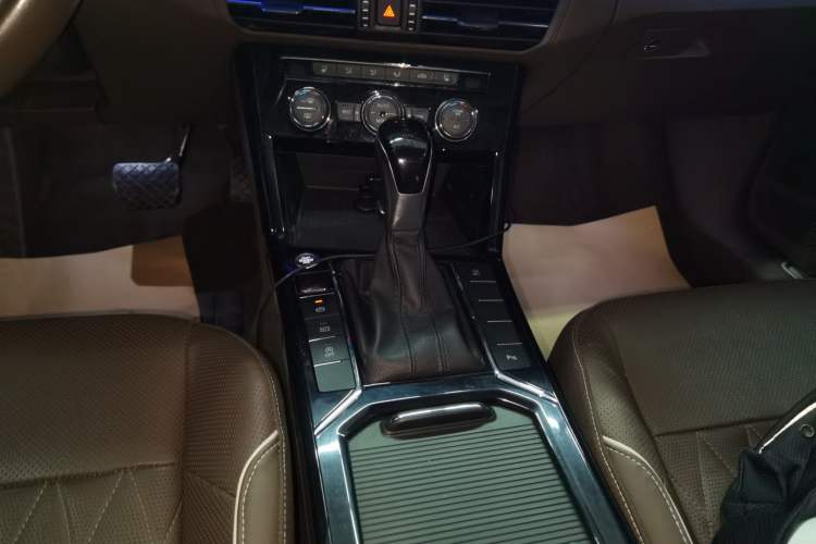 Used Volkswagen Passat 2019 330TSI Luxury Edition China VI Standard
