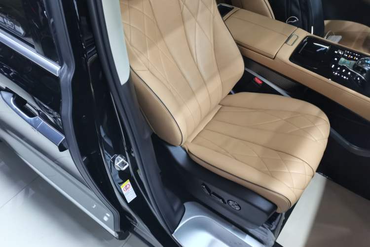 Used Denza D9 2024 DM-i 980 Four-Wheel Drive Prestige Model
