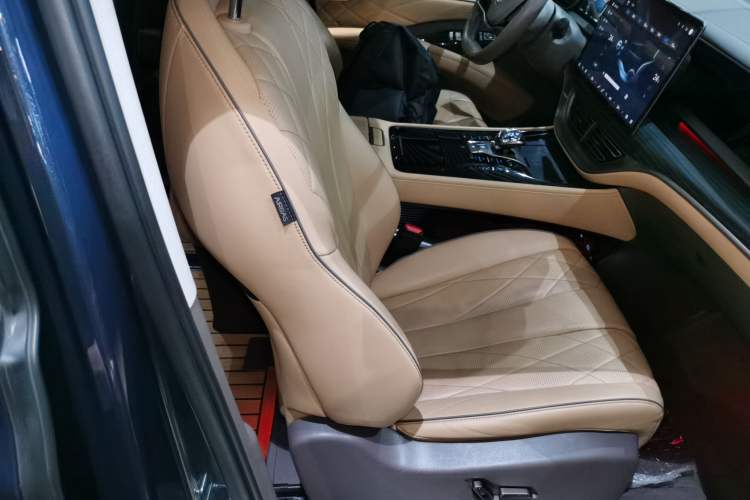 Used Denza D9 2022 DM-i 970 Four-Wheel Drive Flagship Model