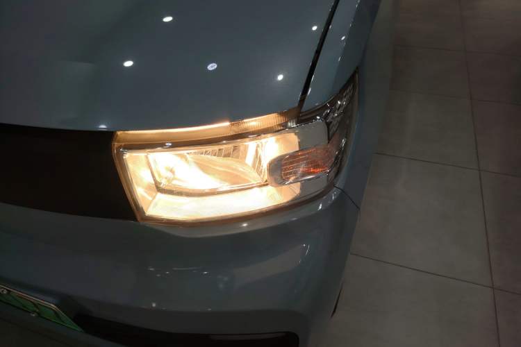 Used Wuling Hongguang MINIEV 2021 Macaron Sandwich Model 170 km Lithium Iron Phosphate
