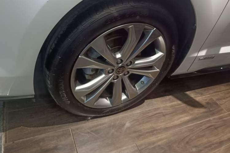 Used Toyota Sienna 2023 2.5L Hybrid Deluxe Edition
