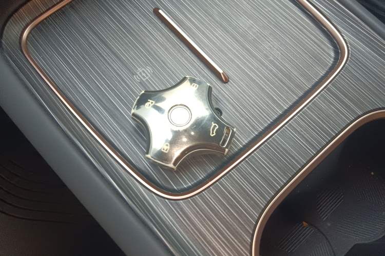 Used  eπ008 2024 210Max Range-Extended Version 6 Seats
