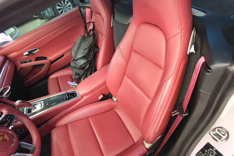 Used Porsche 718 2016 Cayman 2.0T
