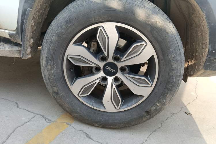 Used JAC T8 2018 2.0T Diesel Two-Wheel Drive Luxury Trim with Dual HFC4DB2-1D
