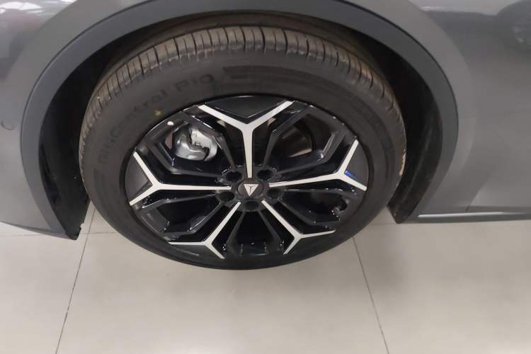 Used  L07 2024 230Max Qiankun Intelligent Driving ADS SE Range-Extended Version