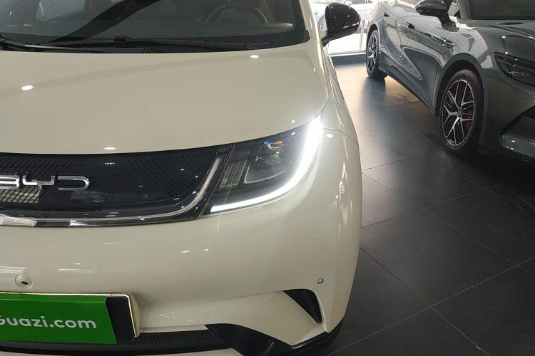 Used BYD Dolphin 2023 420 km Fashion Edition
