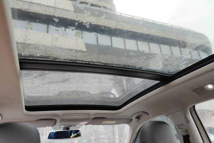 Used Volkswagen Tiguan L 2019 330TSI Automatic Two-Wheel Drive Smart Luxury Version China V Emission Standard
