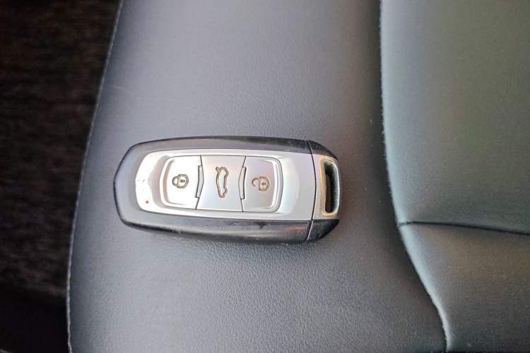 Used Geely Auto Emgrand X7 Sport 2016 1.8TD Automatic ZhiShang Model
