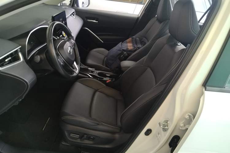 Used Toyota FRONTLANDER 2023 2.0L Smart Electric Hybrid Dual-Engine Deluxe Version
