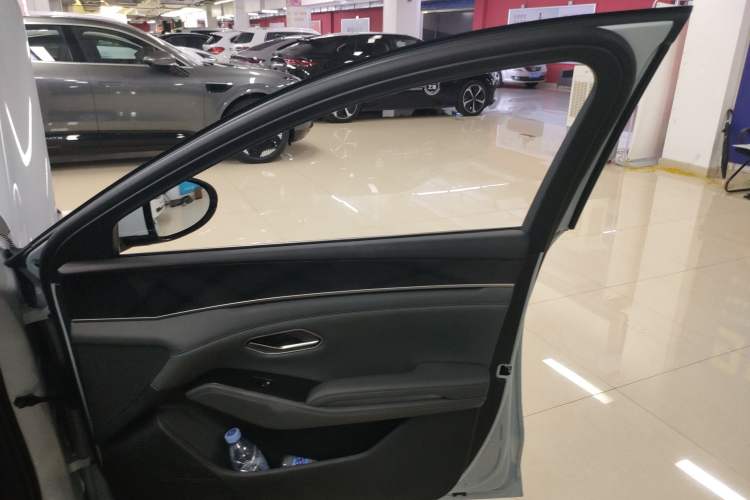 Used BYD Qin L 2025 DM-i Smart Drive 120KM Superior Model
