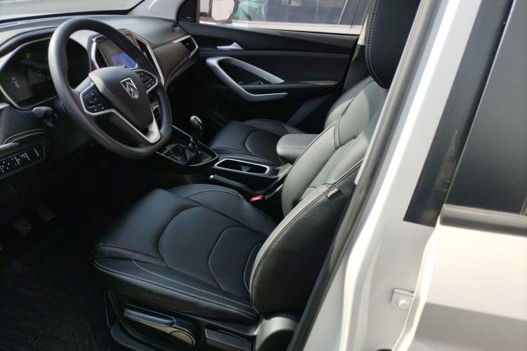 Used Baojun 530 2021 Global Car Anniversary Edition 1.5T Manual Luxury Model 7 Seats