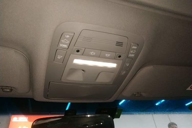 Used Toyota Crown 2018 2.0T Fashion Edition
