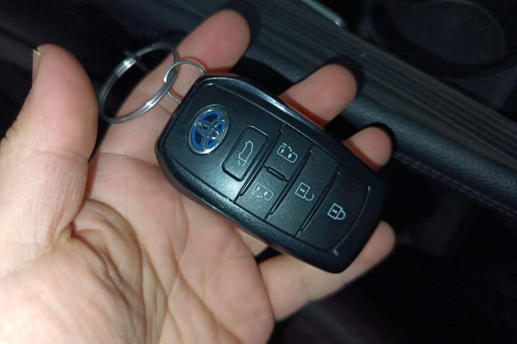 Used Toyota Granvia 2023 2.5L Hybrid Flagship VIP Edition