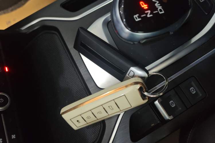 Used Wey VV5 2021 1.5T Two-Wheel Drive Color Pioneer
