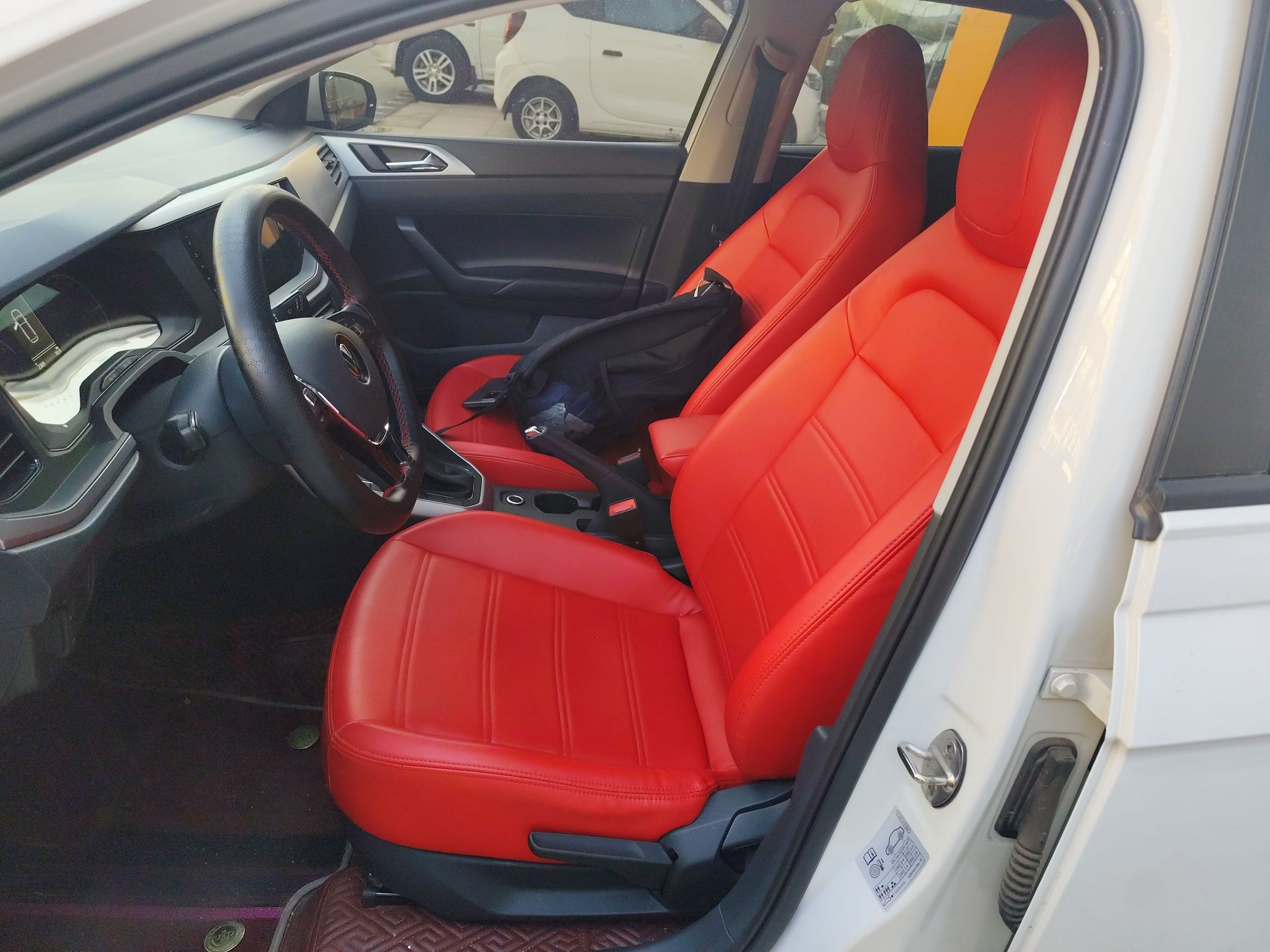 Переднее сиденье в автомобиле