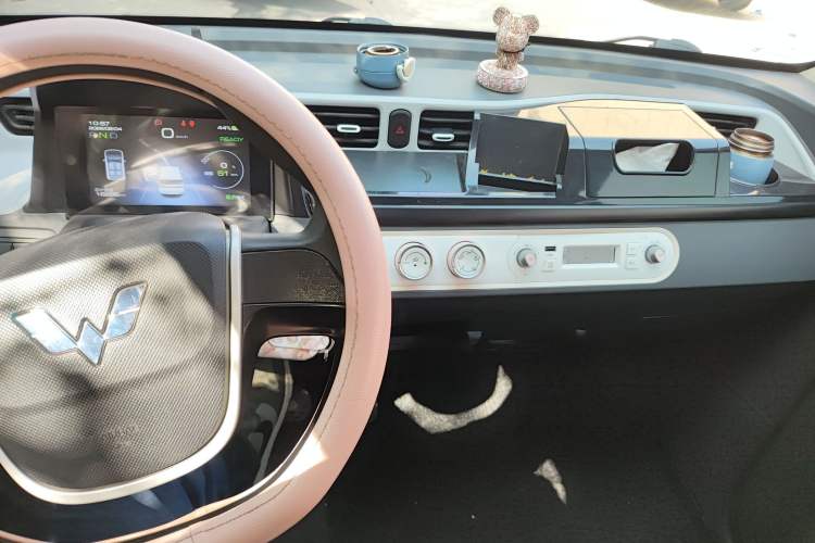 Used Wuling Hongguang MINIEV 2022 Macaron Fashion Model Lithium Iron Phosphate
