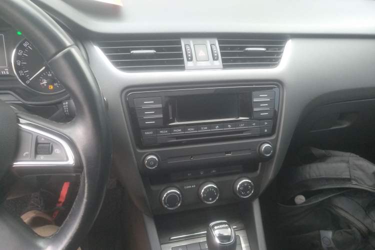 Used Skoda Octavia 2016 1.6L Automatic Smart Drive Edition
