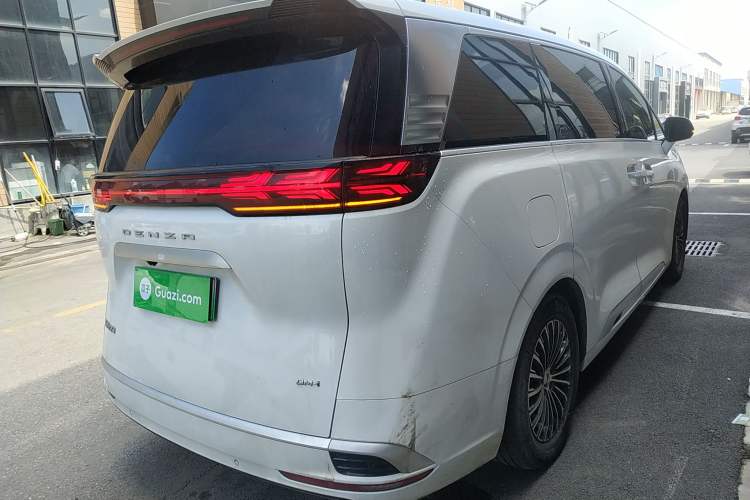 Used Denza D9 2022 DM-i 1040 Prestige Model