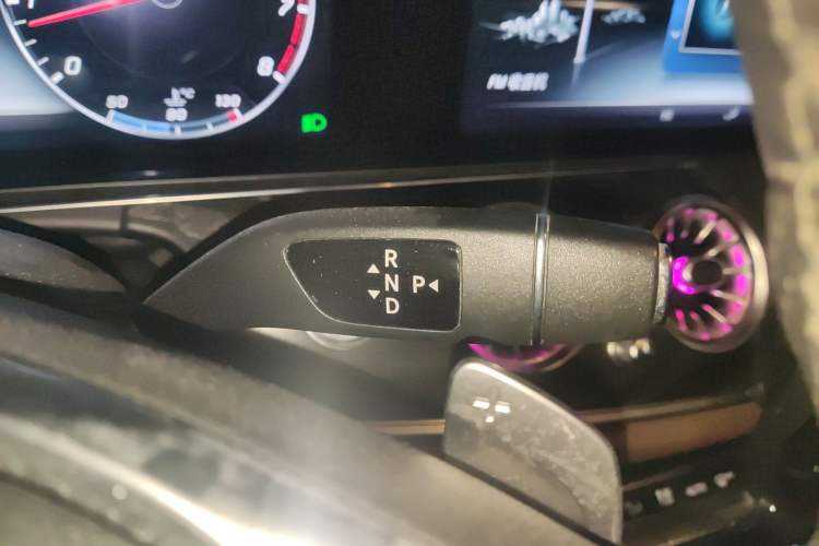 Used Mercedes-Benz E-Class 2016 E 300 L Sporty and Stylish Model
