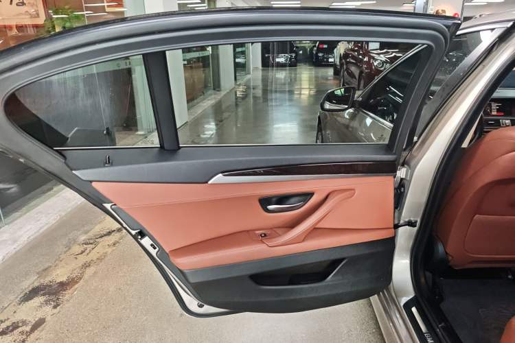 Used BMW 5 Series 2017 525Li Leading Model
