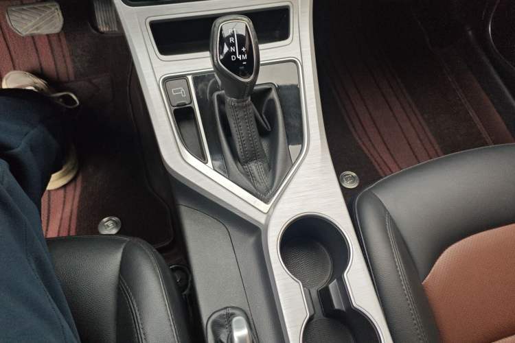 Used Geely Auto Vision 2019 Upgraded Model 1.5L CVT Luxury Version China VI Standard
