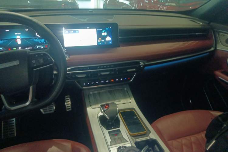 Used JETOUR X70 PLUS 2023 1.5T DCT Brave PLUS 7-Seater
