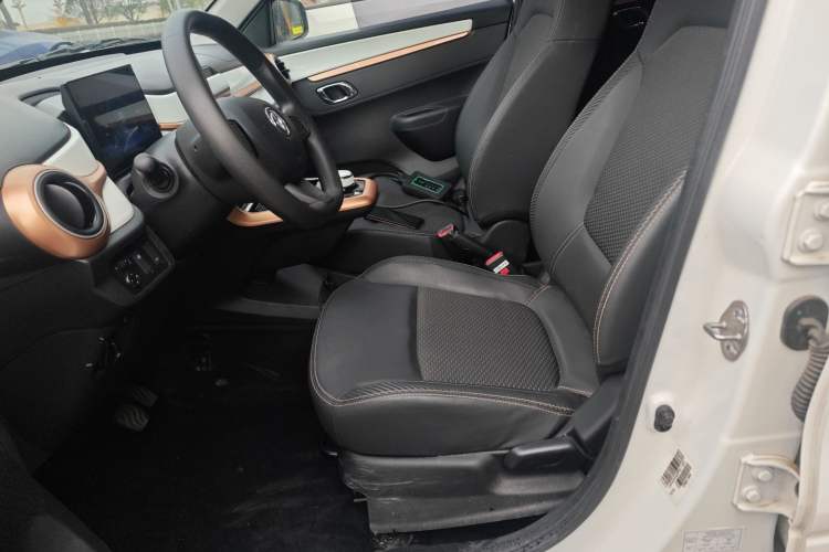 Used Dongfeng NAMMI BOX 2022 Revised Light Wind Edition 201 km Standard Version
