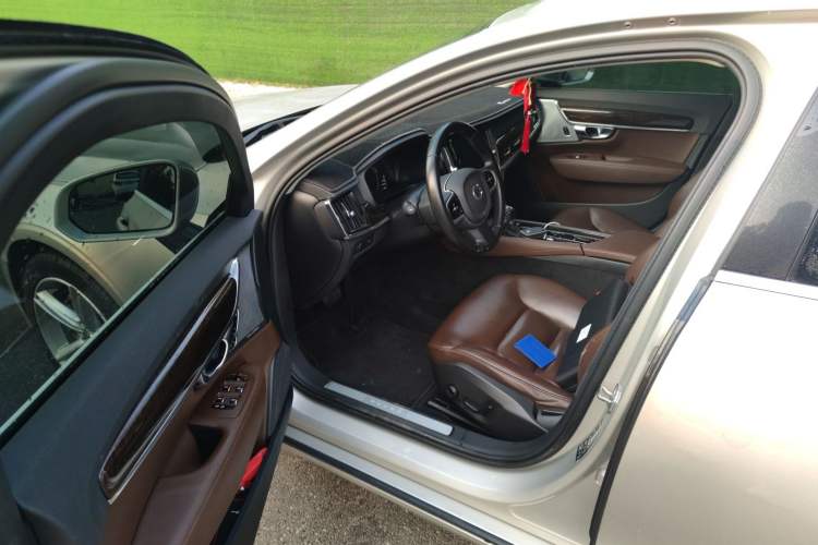 Used Volvo S90 2017 T4 Zhiyuan Edition
