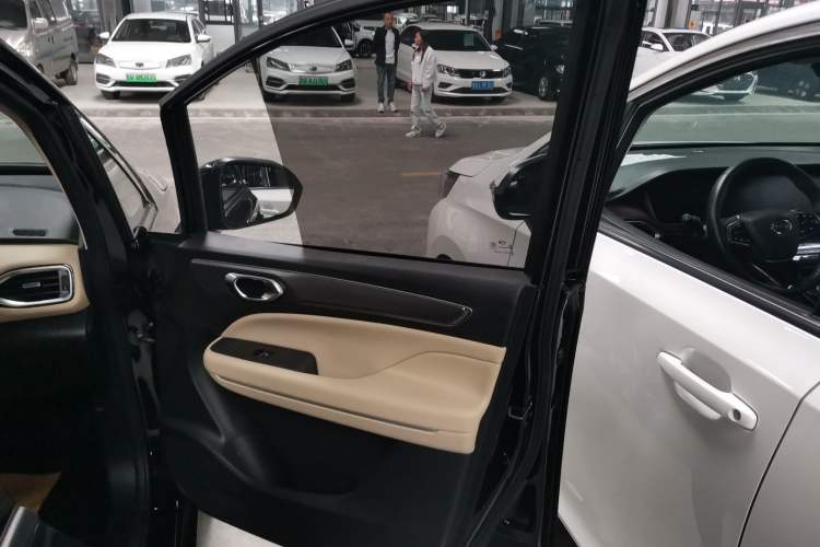 Used GAC Trumpchi M6 2021 270T DCT Luxury Edition (7-seater)
