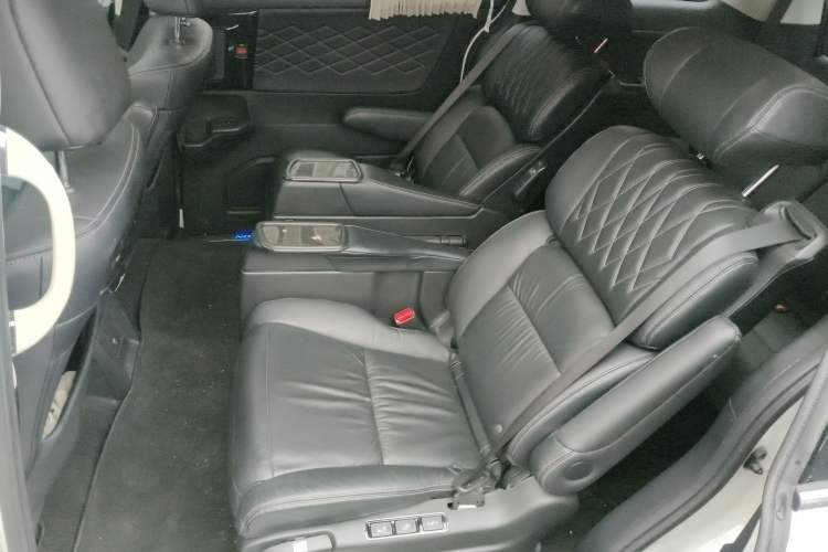 Used Honda Elysion 2019 2.0L Hybrid Luxury Edition
