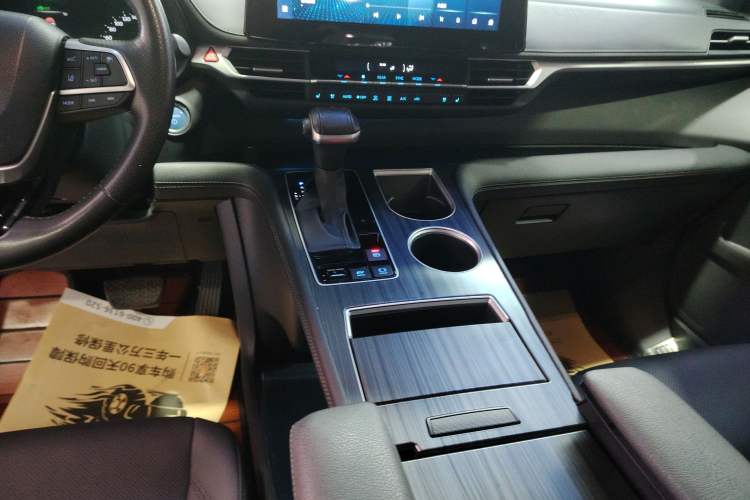 Used Toyota Sienna 2021 2.5L Hybrid Premium Edition
