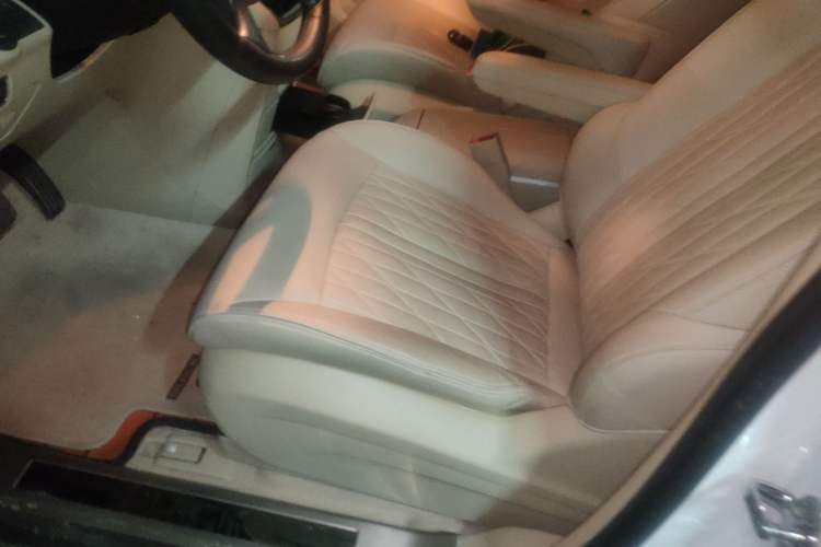 Used Buick GL8 2023 Facelifted Land Cruiser Executive Luxury Version
