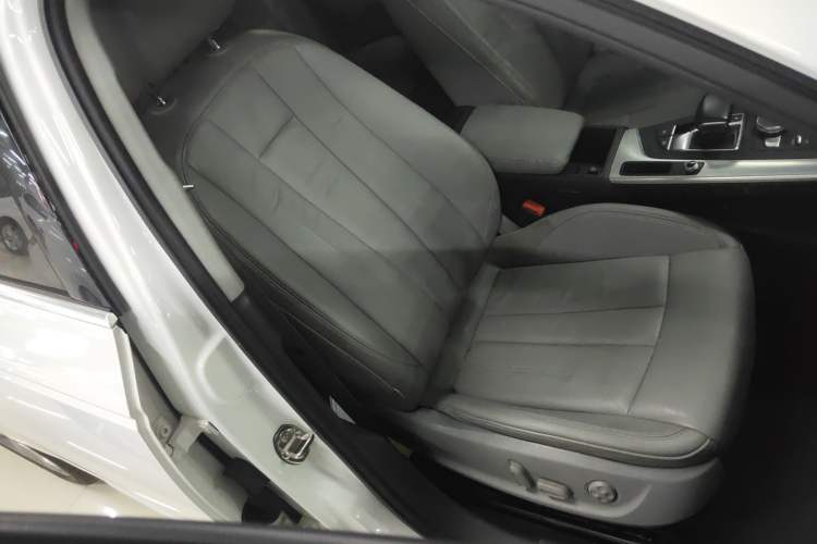 Used Audi A4L 2018 30th Anniversary Edition 40 TFSI Fashion Model
