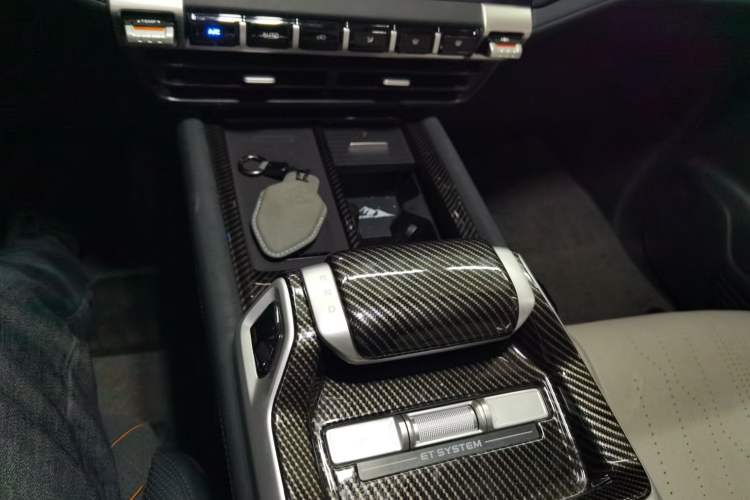 Used  G318 2024 Four-Wheel-Drive Air Suspension Model
