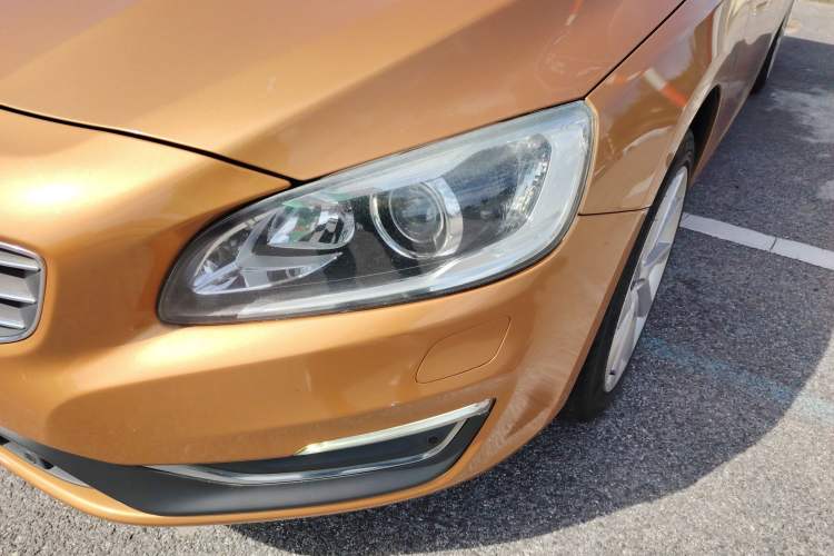 Used Volvo S60 2014 S60L 2.0T Zhiyuan Edition

