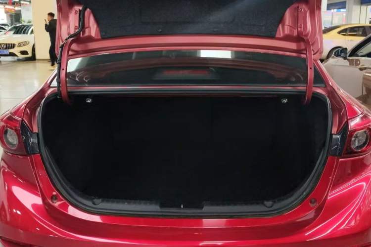 Used Mazda Mazda 3 Axela 2016 Sedan 1.5L Automatic Comfort Model
