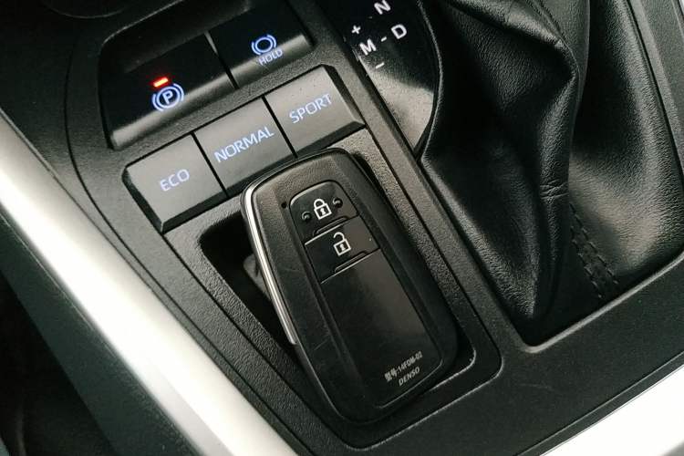 Used Toyota RAV4 2022 2.0L CVT Two-Wheel Drive Fashion Edition