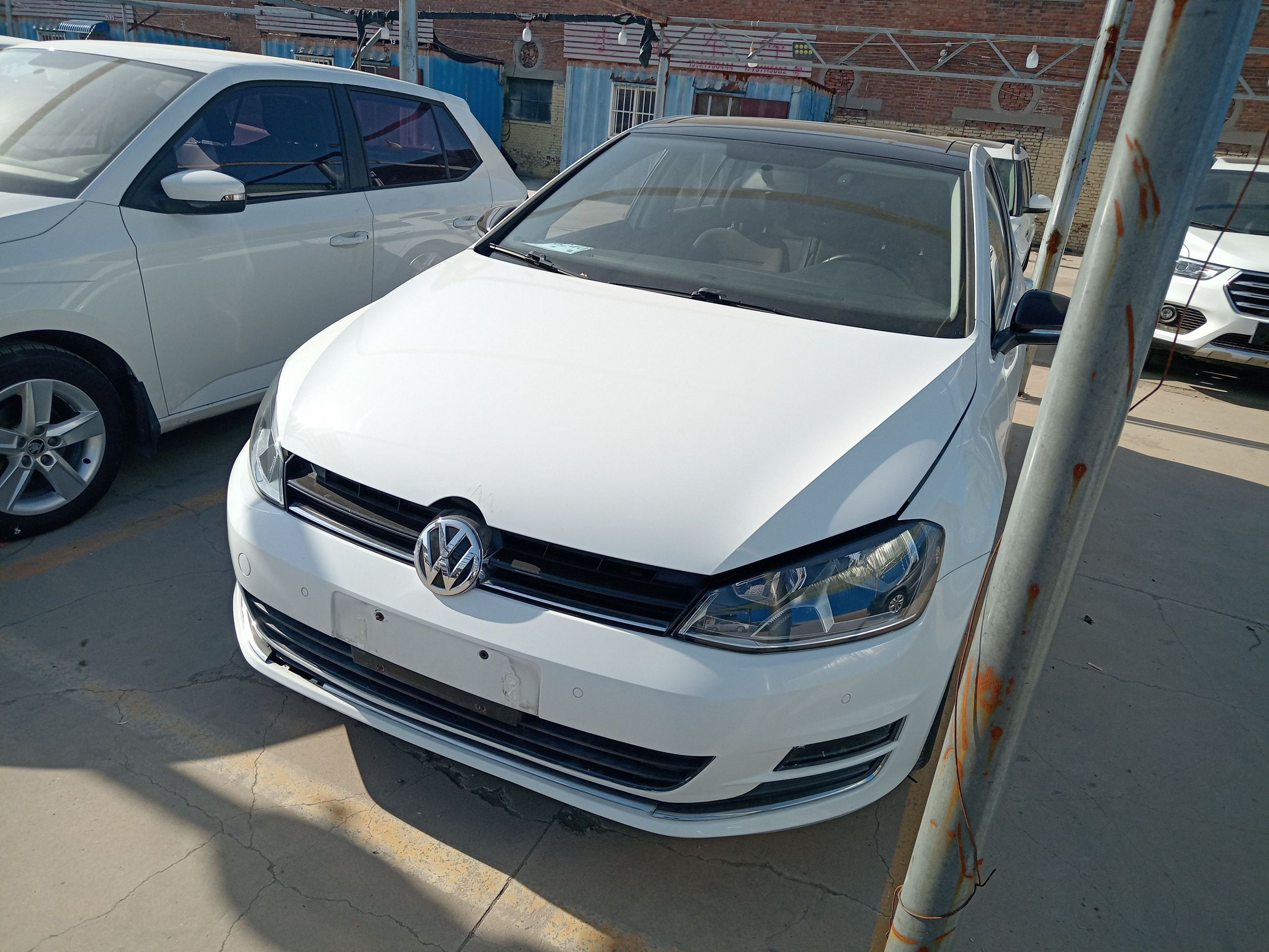 Под передней частью автомобиля